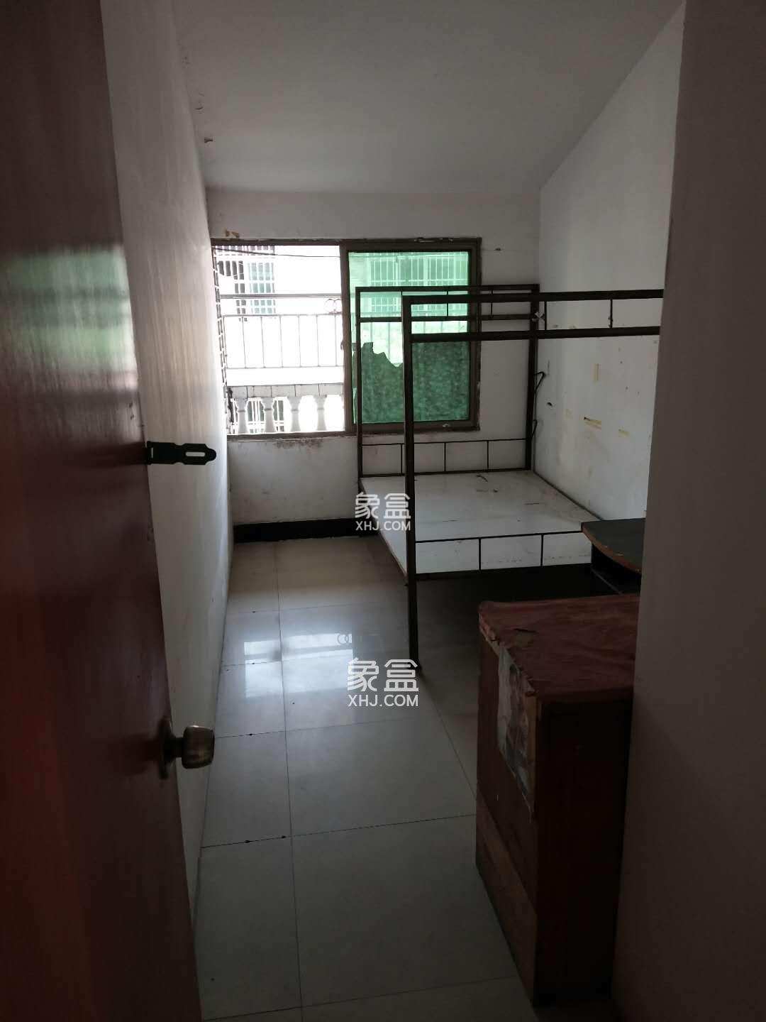 裕丰广场三区 3室2厅1卫 900.0元/月 裕丰广场三区 3室2厅1卫 900.0元/月室内图