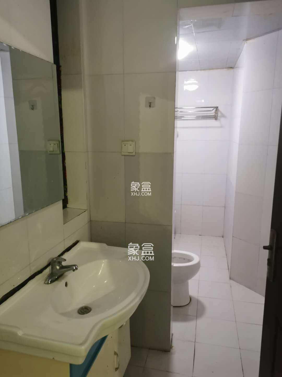 富华商业广场 1室1厅1卫 1100.00元/月 富华商业广场 1室1厅1卫 1100.00元/月室内图