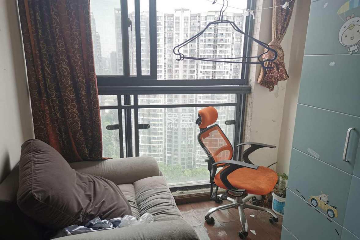 光华揽胜  3室2厅1卫    2300.0元/月 光华揽胜  3室2厅1卫    2300.0元/月室内图