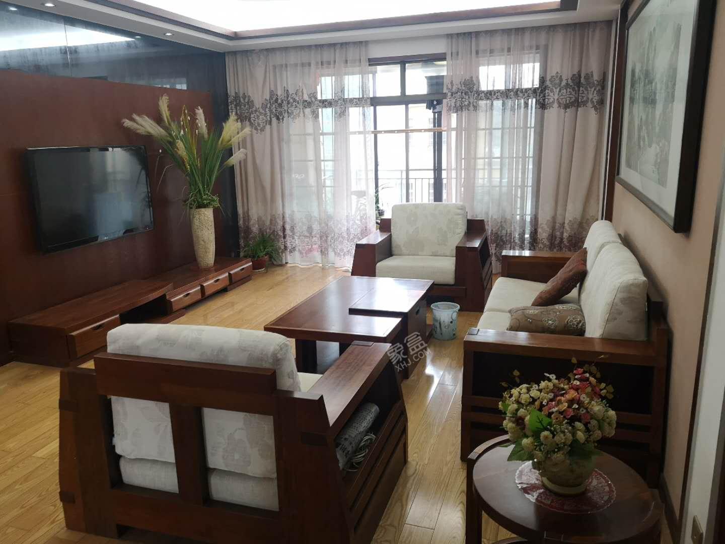 香江水岸新城  3室2厅2卫   136.00万