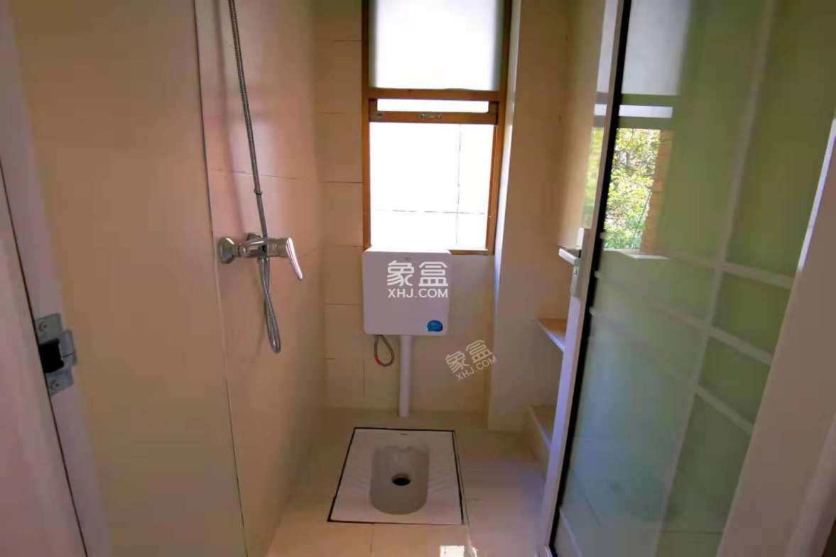 大渡口供销社家属楼 3室2厅1卫 40.8万 大渡口供销社家属楼 3室2厅1卫 40.8万卫生间