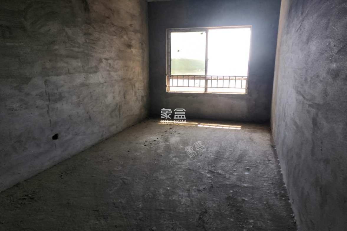 华天城市广场  3室2厅1卫    66.0万 华天城市广场  3室2厅1卫    66.0万客厅