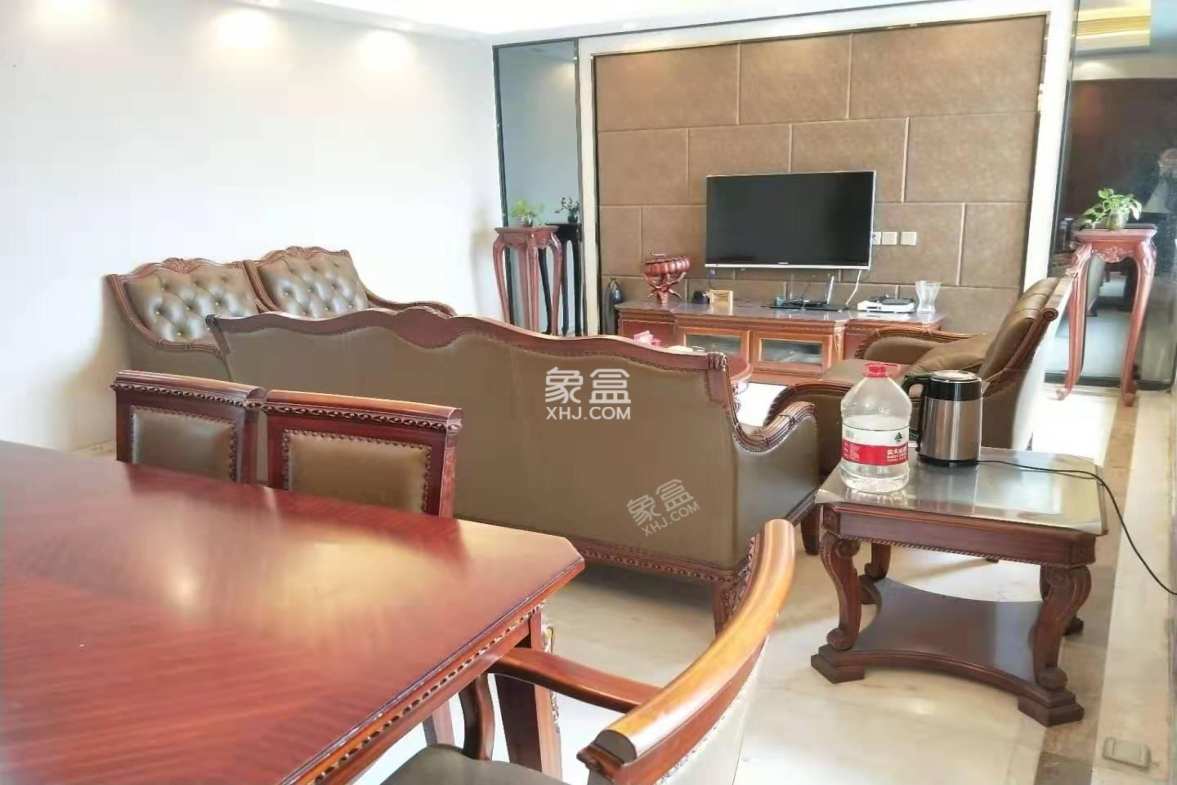 凯旋天际湾  4室2厅3卫    7500.0元/月 凯旋天际湾  4室2厅3卫    7500.0元/月室内图1