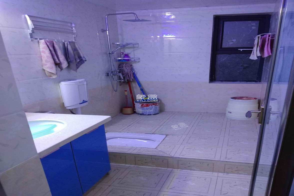 万锦城 3室1厅2卫 2300.0元/月 万锦城 3室1厅2卫 2300.0元/月室内图