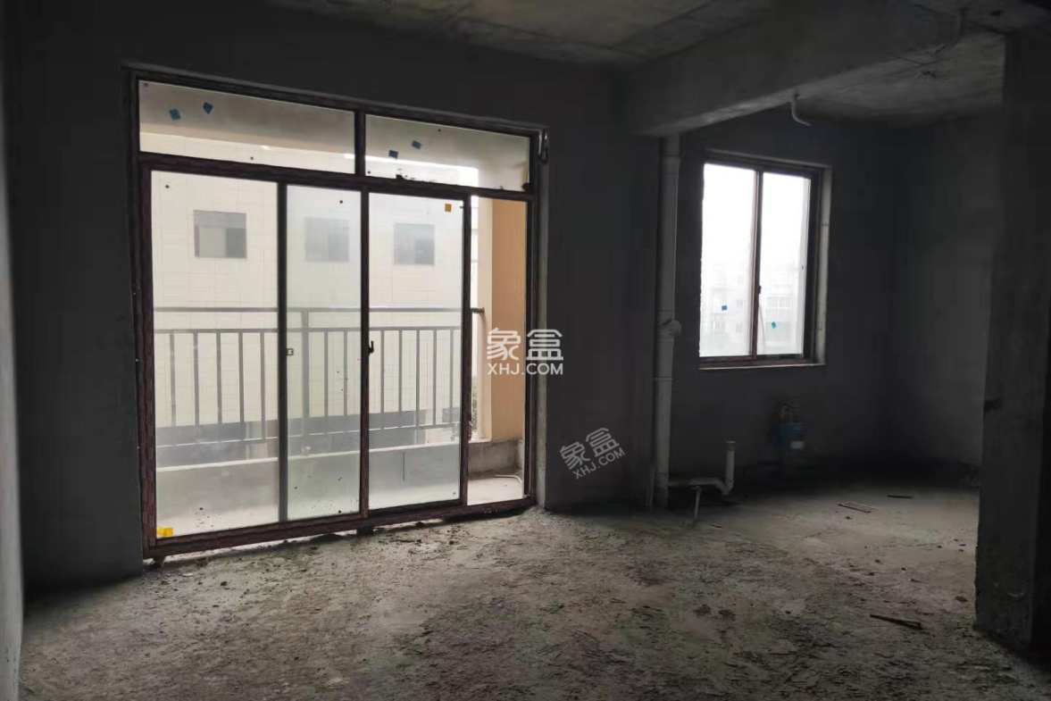 康城上品  3室2厅2卫    68.0万 康城上品  3室2厅2卫    68.0万客厅