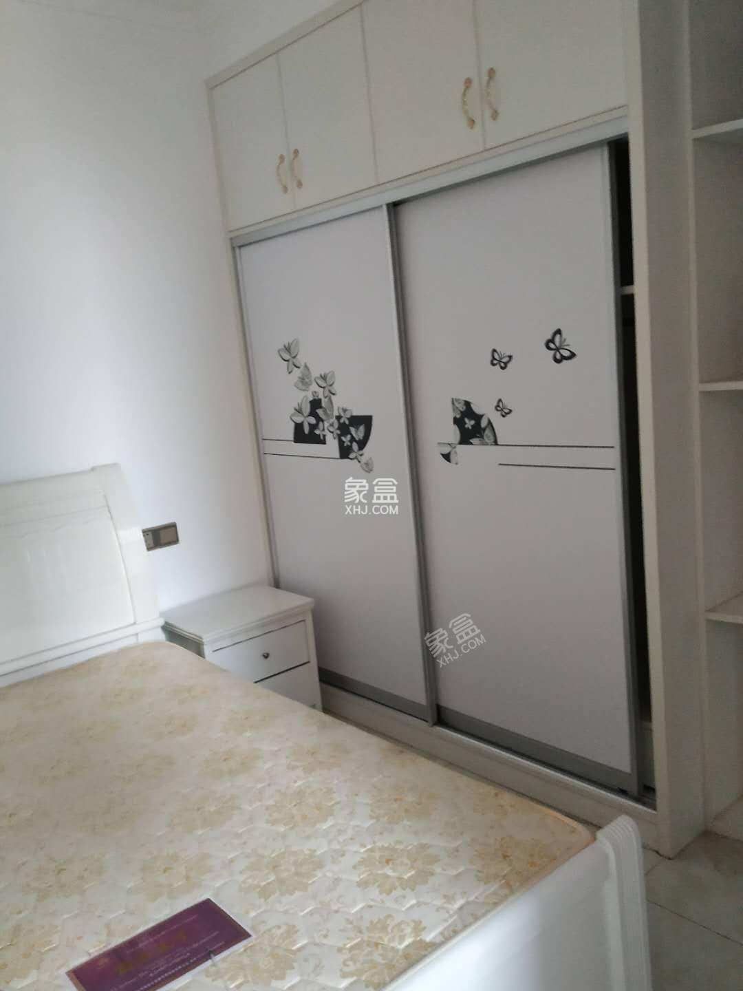 梓山豪苑 2室1厅1卫 68.0万 梓山豪苑 2室1厅1卫 68.0万客厅