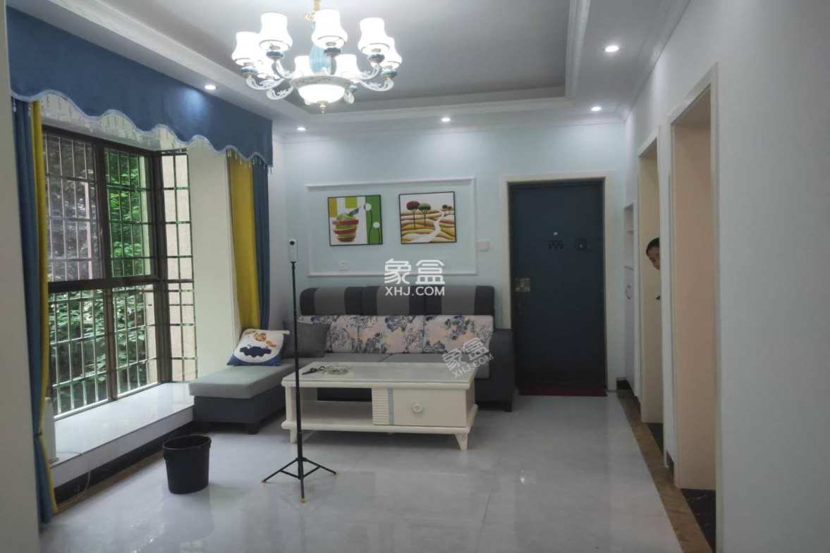 财苑小区(财政局1号宿舍) 3室2厅1卫 53.8万 财苑小区(财政局1号宿舍) 3室2厅1卫 53.8万客厅