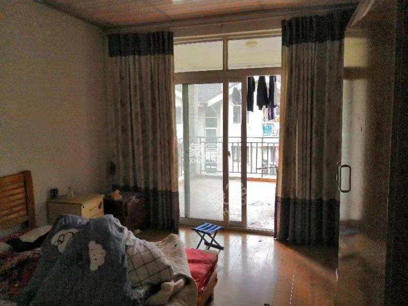 清荷苑  4室2厅2卫    2500.0元/月 清荷苑  4室2厅2卫    2500.0元/月室内图