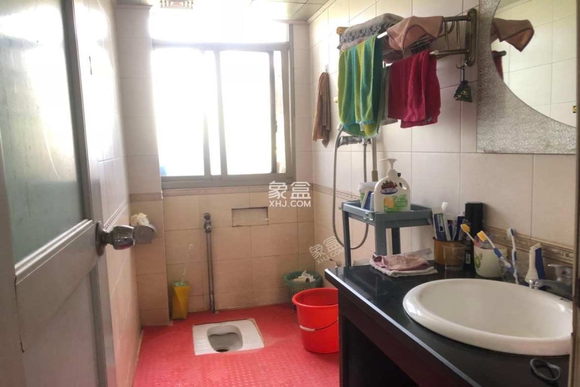 长春东路散盘 3室2厅2卫 58.5万 长春东路散盘 3室2厅2卫 58.5万客厅