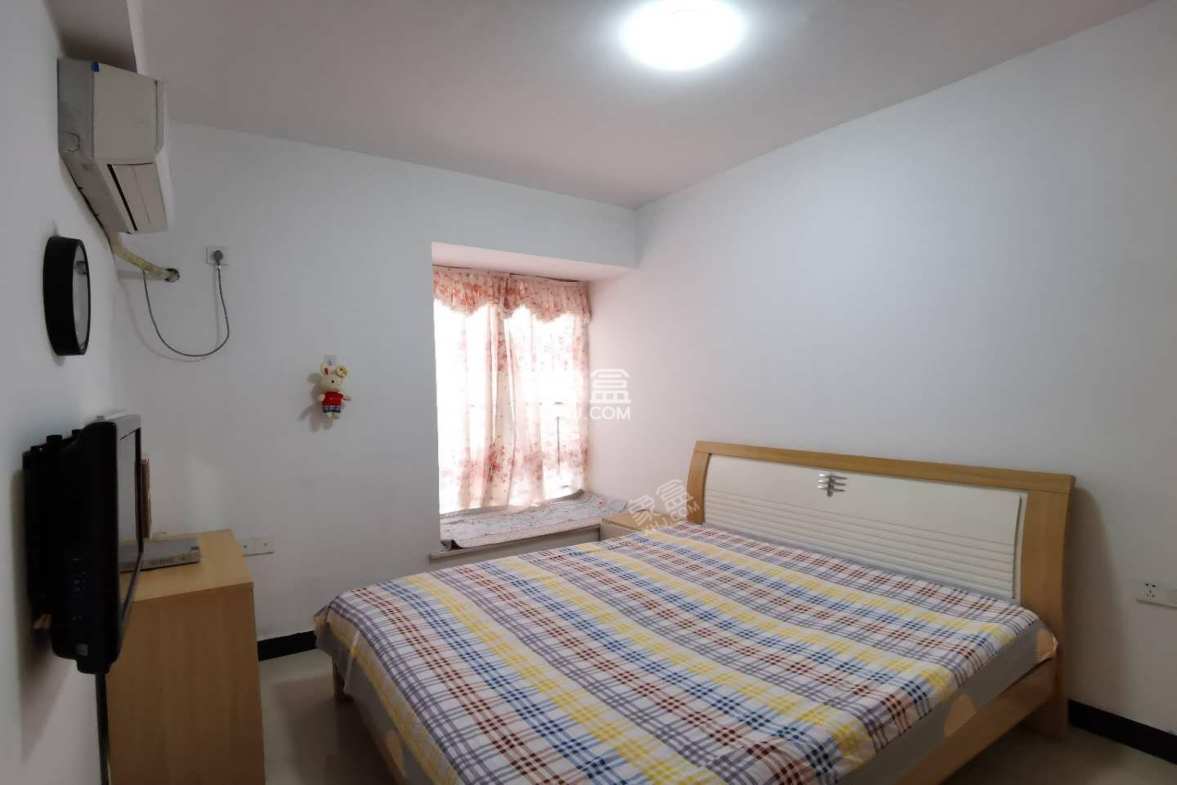 桃花里  1室1厅1卫    39.8万 桃花里  1室1厅1卫    39.8万客厅