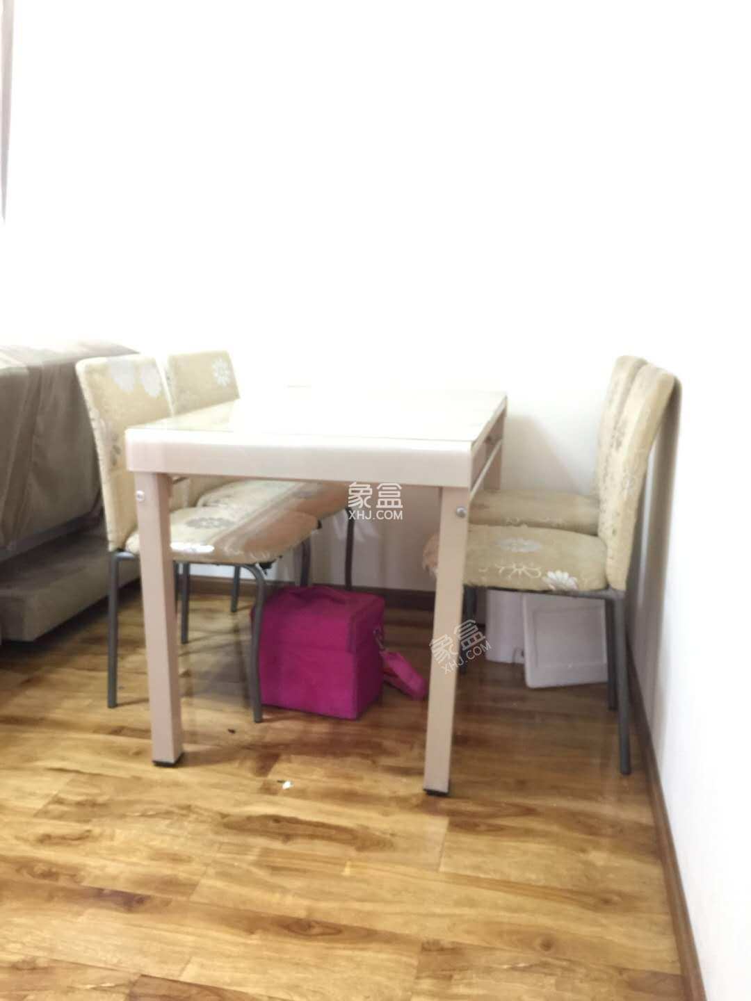 保利香槟光华 2室1厅1卫 2100.00元/月 保利香槟光华 2室1厅1卫 2100.00元/月室内图