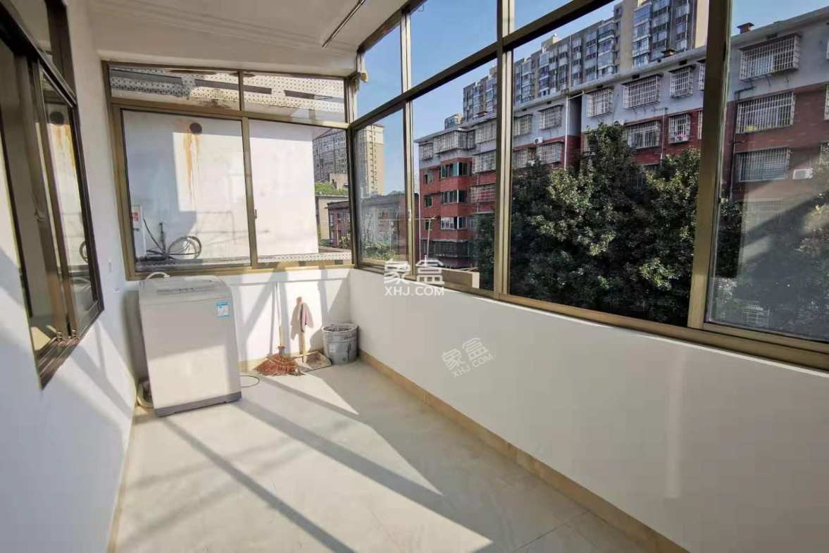 大渡口供销社家属楼 3室2厅1卫 40.8万 大渡口供销社家属楼 3室2厅1卫 40.8万卫生间