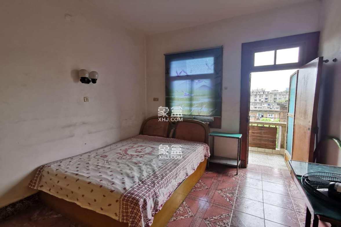 601红卫村 2室1厅1卫 650.0元/月 601红卫村 2室1厅1卫 650.0元/月室内图