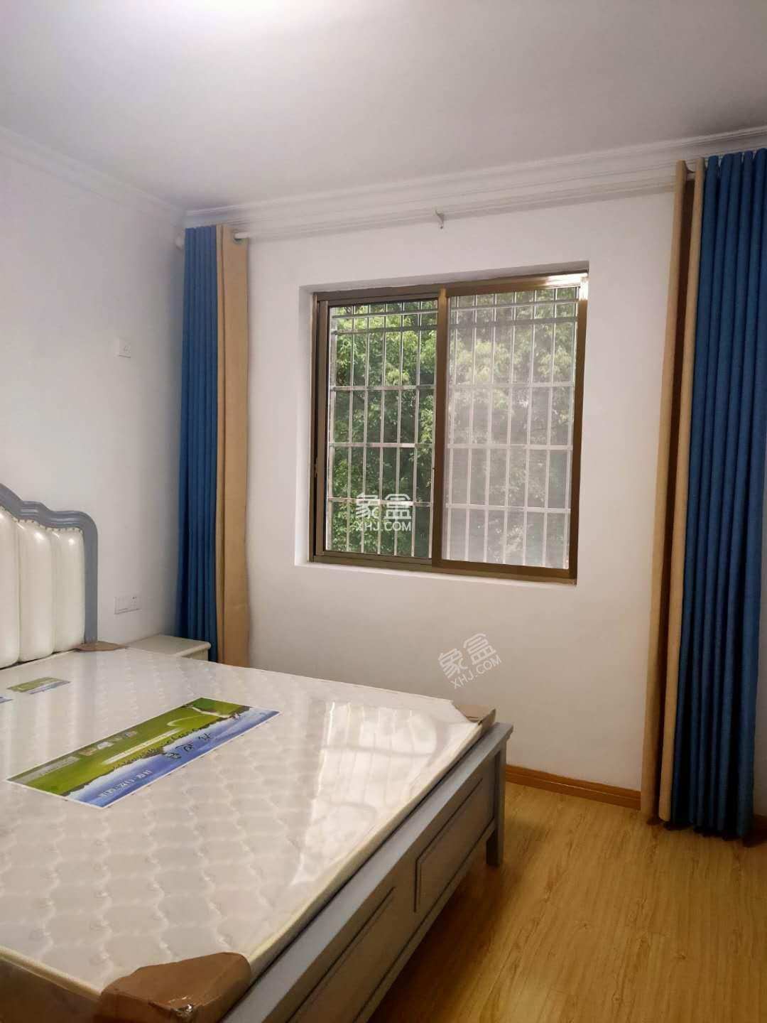 外贸小区 2室1厅1卫 32.8万 外贸小区 2室1厅1卫 32.8万客厅