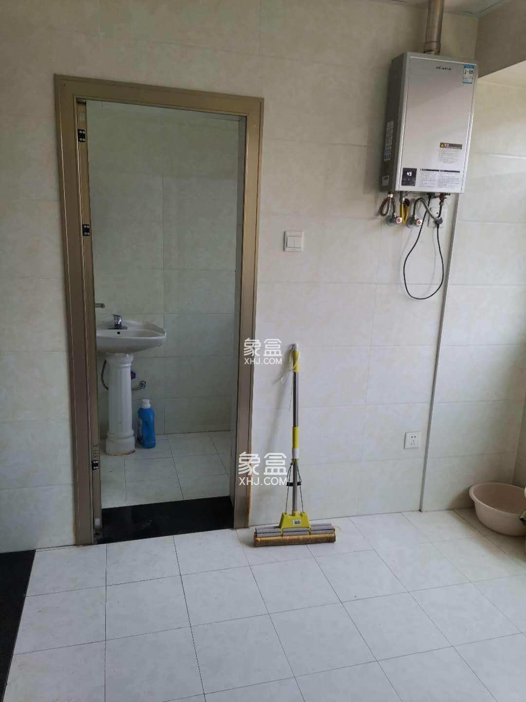 解放街散盘  2室1厅1卫    1300.0元/月 解放街散盘  2室1厅1卫    1300.0元/月室内图