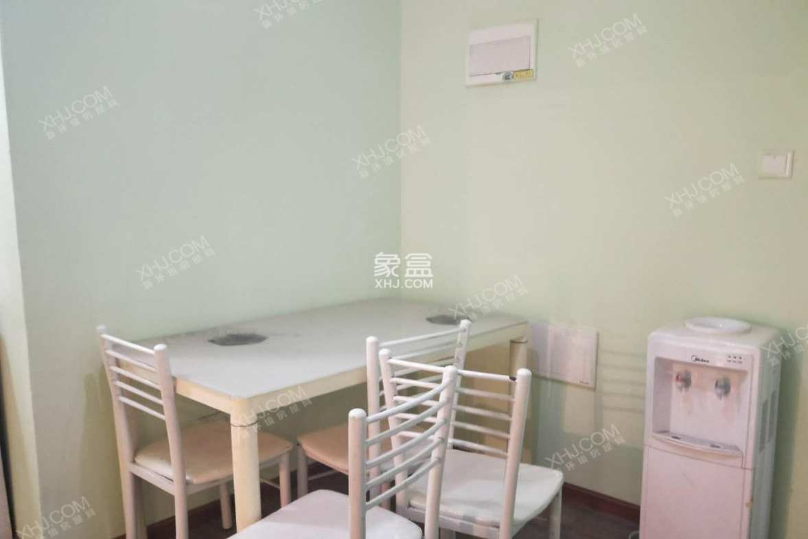 南湖半岛 2室1厅1卫 1700.00元/月 南湖半岛 2室1厅1卫 1700.00元/月室内图