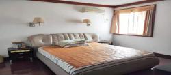 农业银行家属区  5室3厅3卫   128.00万