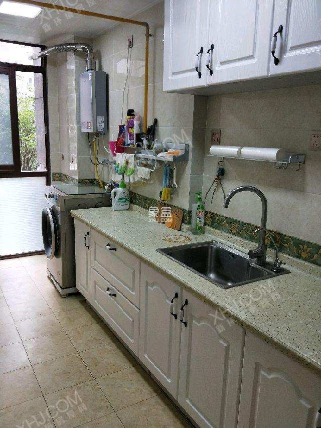 南湖半岛 2室2厅1卫 2300.00元/月 南湖半岛 2室2厅1卫 2300.00元/月室内图