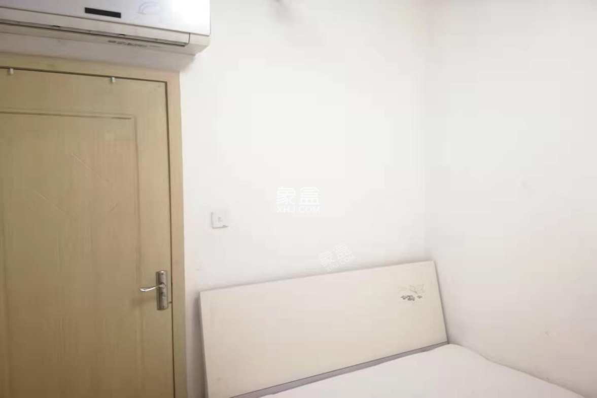 左右小区  1室1厅1卫    1400.0元/月 左右小区  1室1厅1卫    1400.0元/月室内图