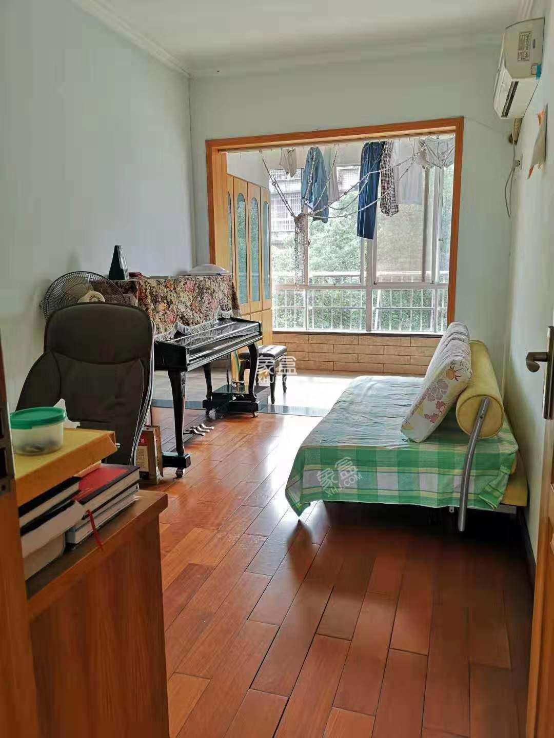 金山花园 4室2厅2卫 70.00万 金山花园 4室2厅2卫 70.00万卧室