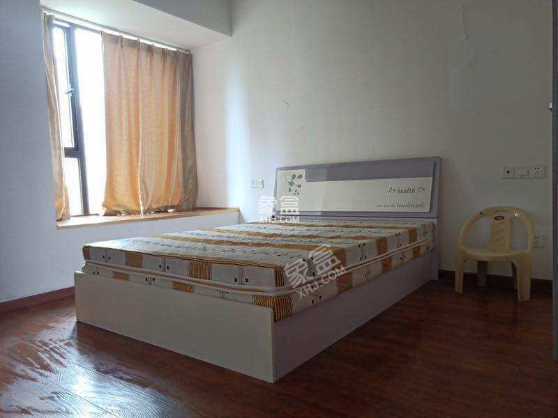 南湖世纪 3室2厅1卫 2300.0元/月 南湖世纪 3室2厅1卫 2300.0元/月室内图