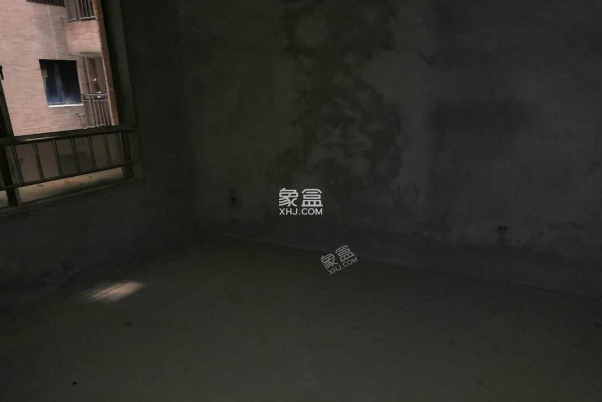 华天城市广场  3室2厅1卫    66.0万 华天城市广场  3室2厅1卫    66.0万客厅