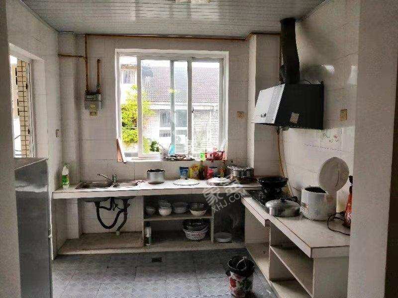 清荷苑  4室2厅2卫    2500.0元/月 清荷苑  4室2厅2卫    2500.0元/月室内图