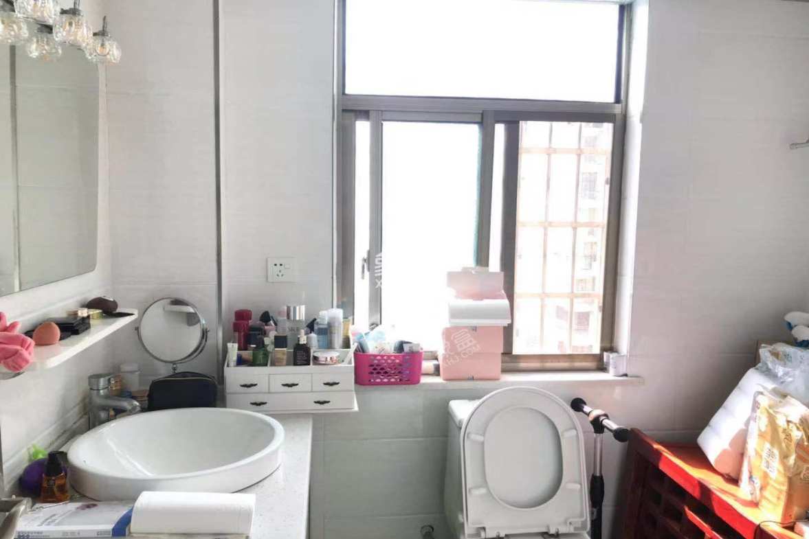 益秀园  3室2厅2卫    96.0万 益秀园  3室2厅2卫    96.0万卧室