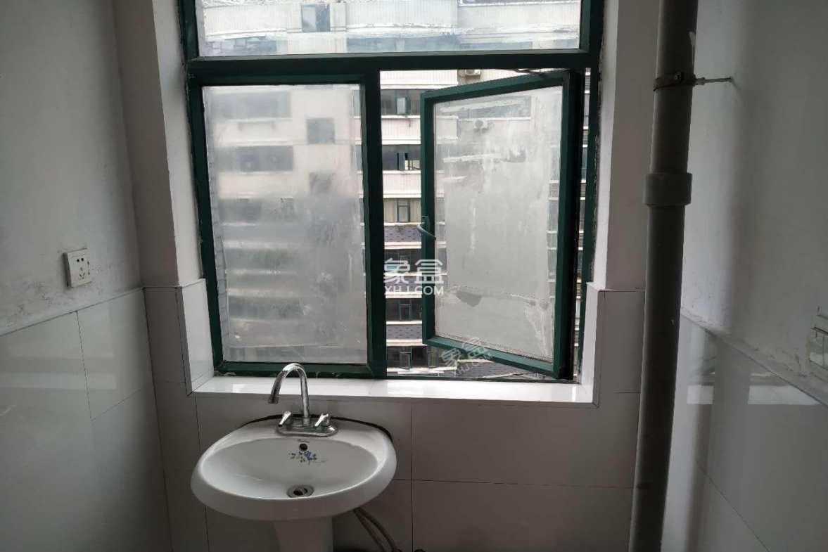 左岸巴陵 3室2厅2卫 2600.0元/月 左岸巴陵 3室2厅2卫 2600.0元/月室内图