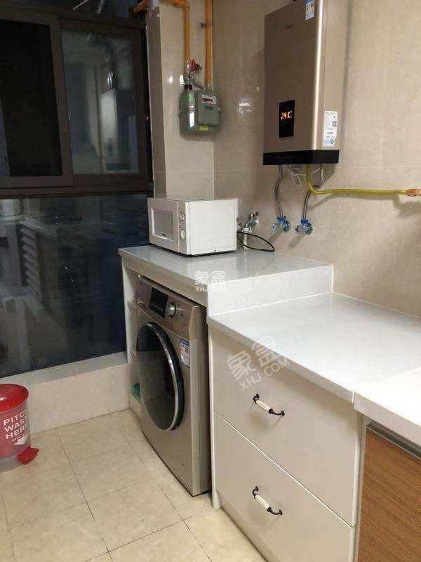 德商华府天骄  3室2厅1卫   2500.00元/月 德商华府天骄  3室2厅1卫   2500.00元/月室内图