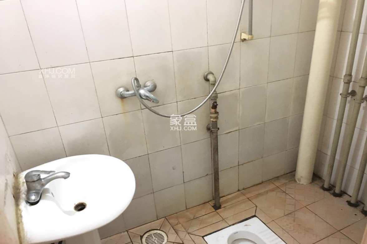 西华家园 1室1厅1卫 1600.00元/月 西华家园 1室1厅1卫 1600.00元/月室内图