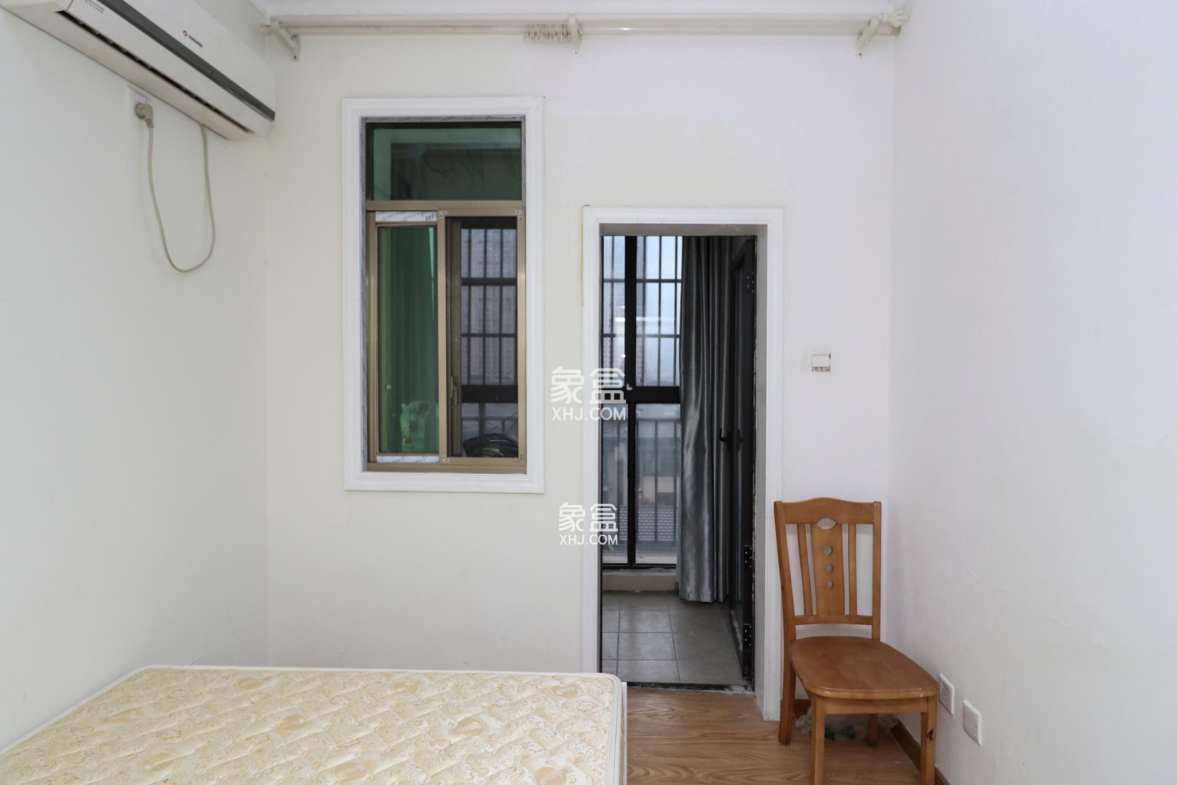 南山苏迪亚诺 3室2厅1卫 75.0万 南山苏迪亚诺 3室2厅1卫 75.0万客厅