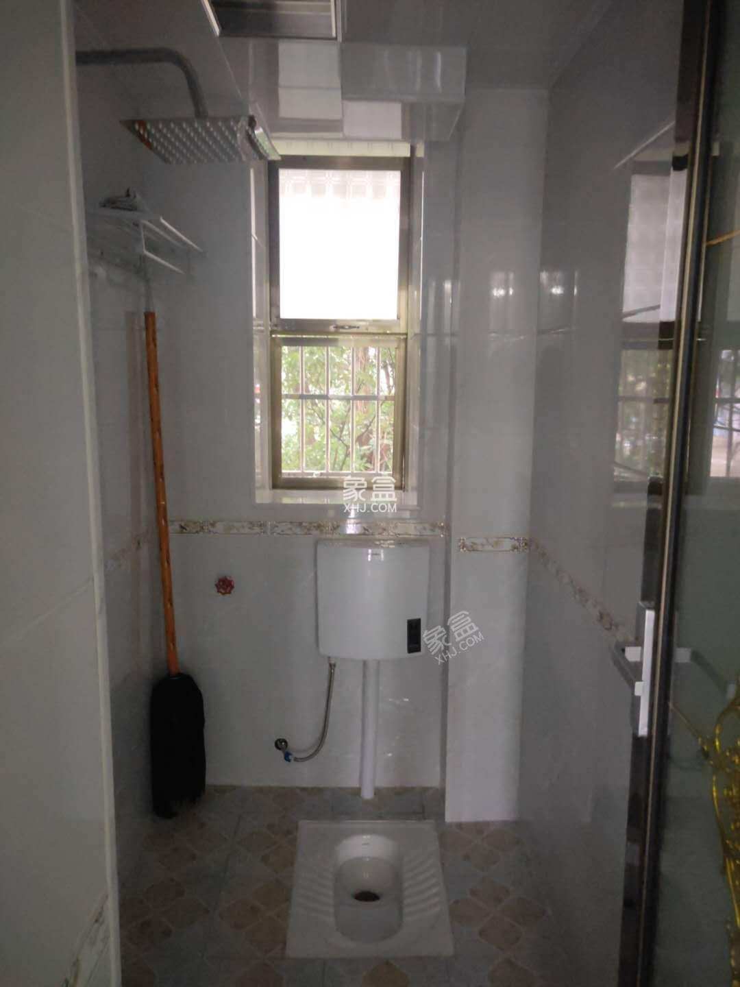 财苑小区(财政局1号宿舍) 3室2厅1卫 53.8万 财苑小区(财政局1号宿舍) 3室2厅1卫 53.8万卫生间