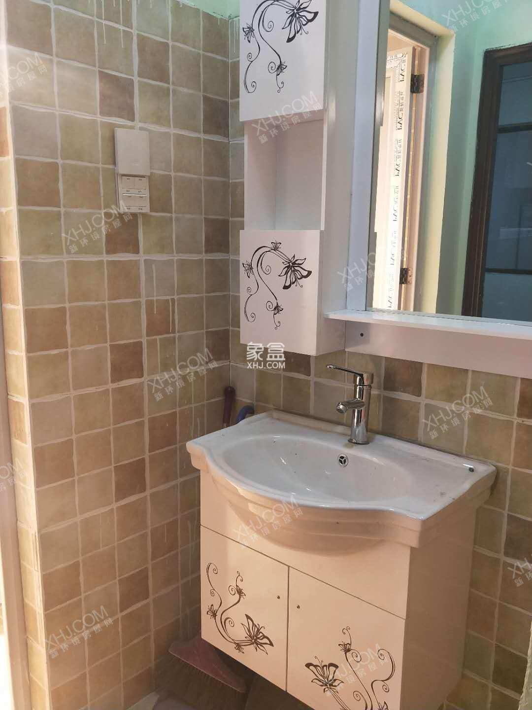 南湖半岛 2室1厅1卫 1700.00元/月 南湖半岛 2室1厅1卫 1700.00元/月室内图