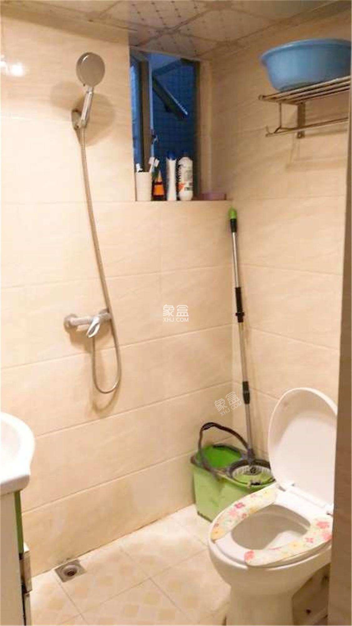 左右小区  1室1厅1卫    1500.0元/月 左右小区  1室1厅1卫    1500.0元/月室内图