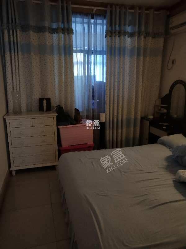 康南小区 2室1厅1卫 38.0万 康南小区 2室1厅1卫 38.0万客厅